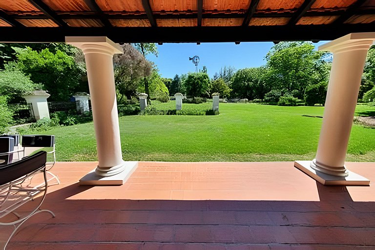 La Diferencia Casona 1894 Pileta y Viñedo