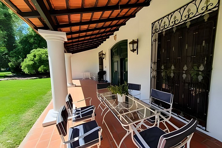 La Diferencia Casona 1894 Pileta y Viñedo