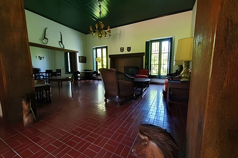 La Diferencia Casona 1894 Pileta y Viñedo