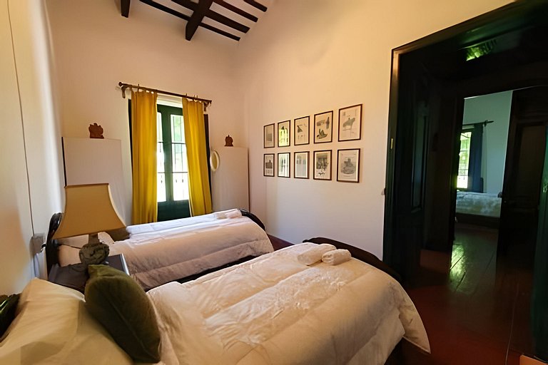 La Diferencia Casona 1894 Pileta y Viñedo