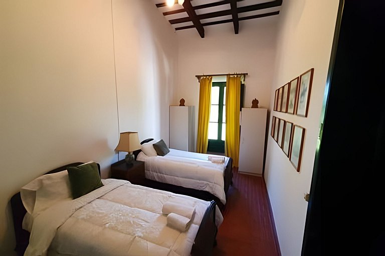 La Diferencia Casona 1894 Pileta y Viñedo