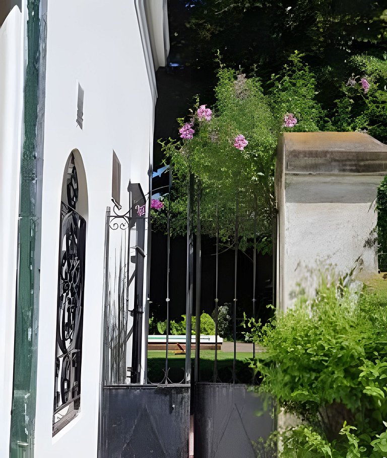 La Diferencia Casona 1894 Pileta y Viñedo